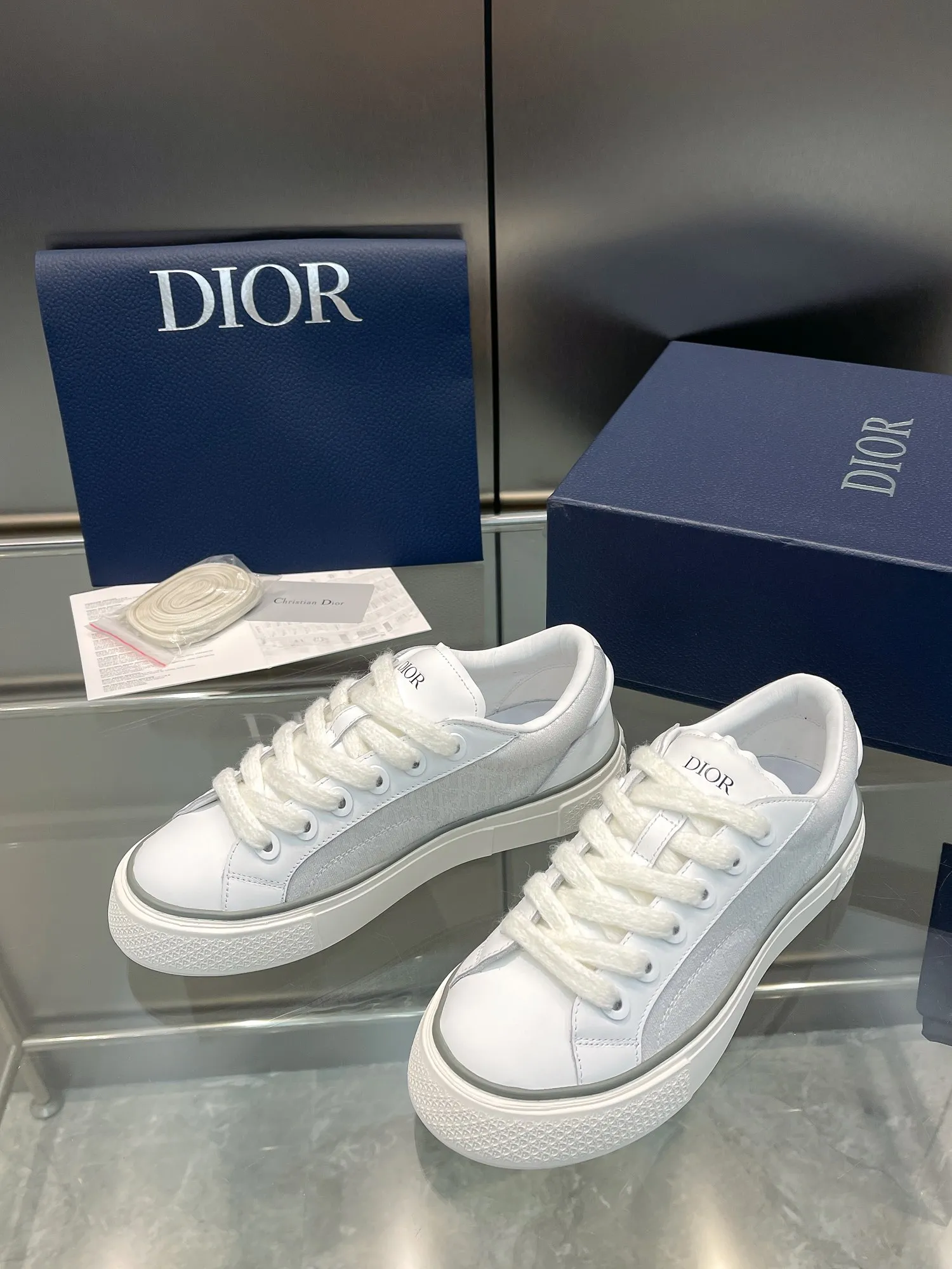 👟👟Ex-factory price 600👟👟 Dior 2023 autumn and winter haute couture series new CD jelly color couple flat casual shoes Dior Size: Female size 35-42 (41.42 customized, non-refundable) / Male size 38-46 (38.46 customized, non-refundable)
